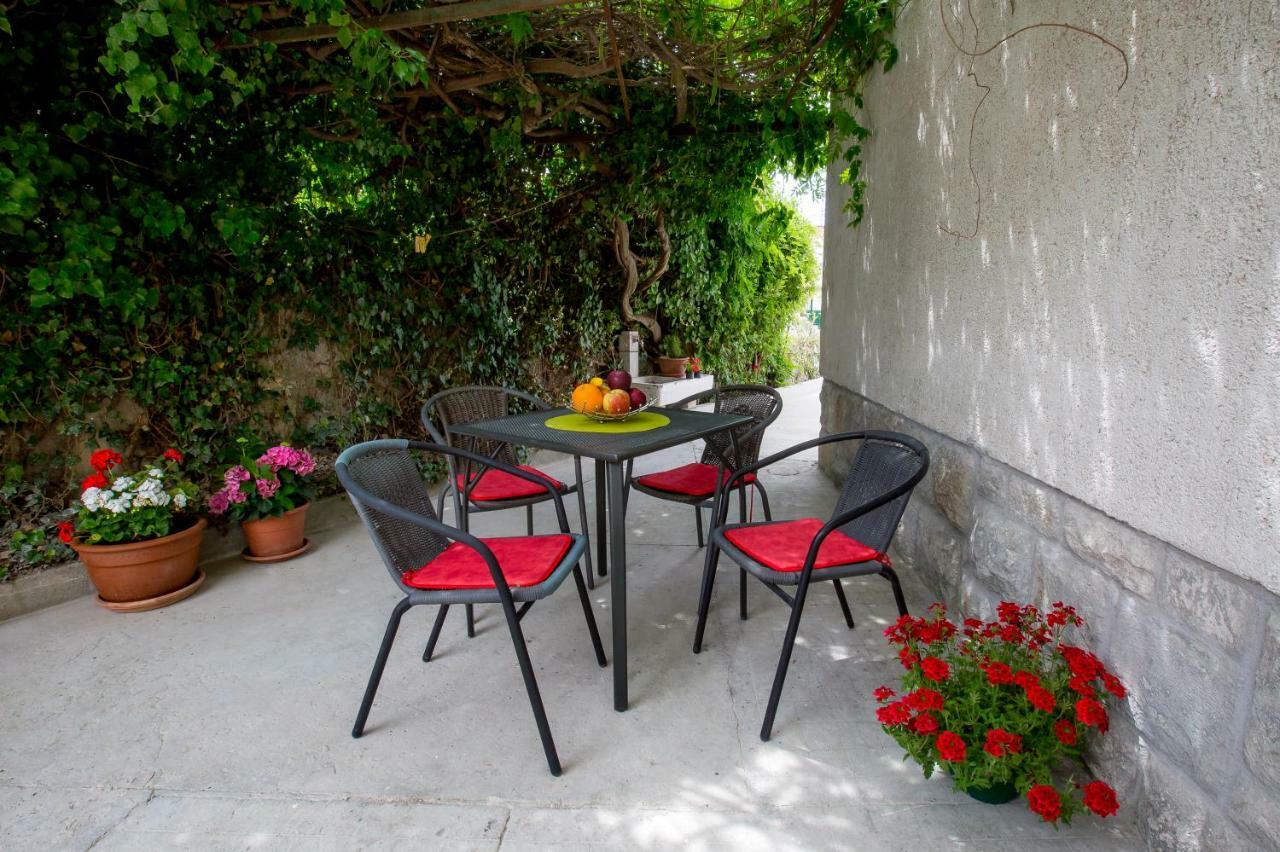 Apartment Nives In The City Center - Free Parking Split Kültér fotó